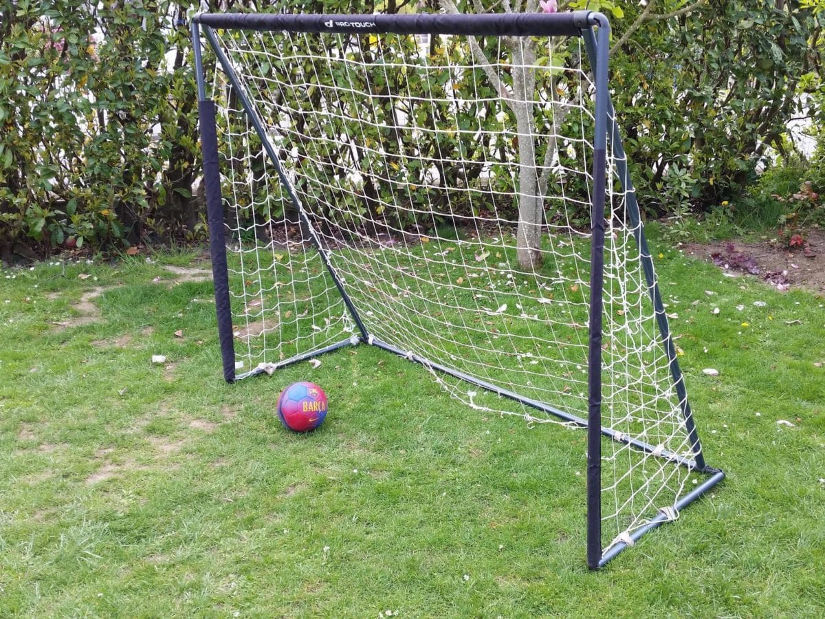 Comment faire un bureau en cage de foot pour enfant - Visser Malin